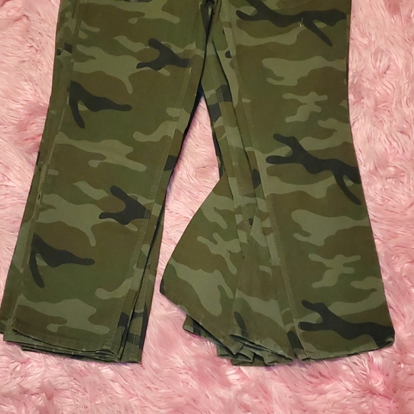 TIME AND TRU HI-RISE SLIM JEANS 👖 - Picture 3 of 11